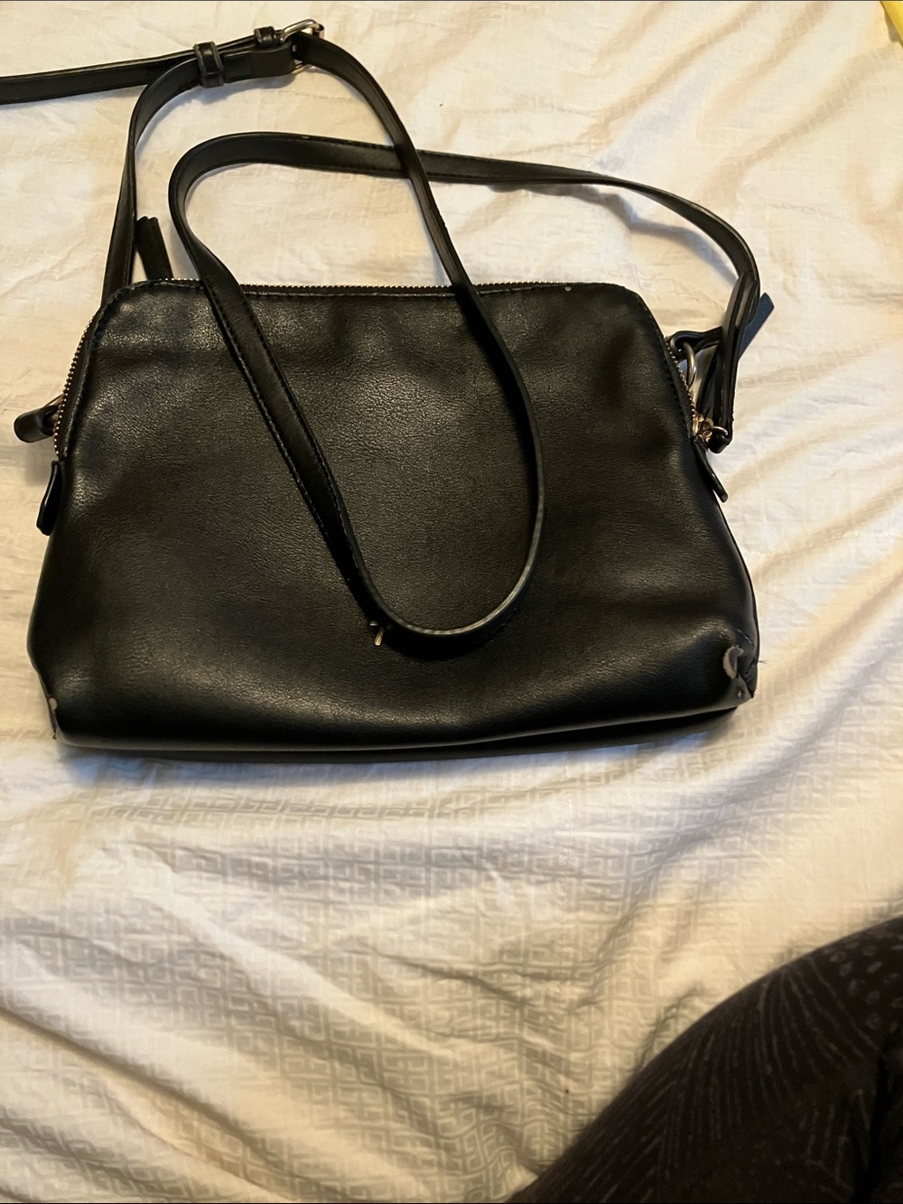 Minimalist Black Crossbody Bag with Adjustable Strap